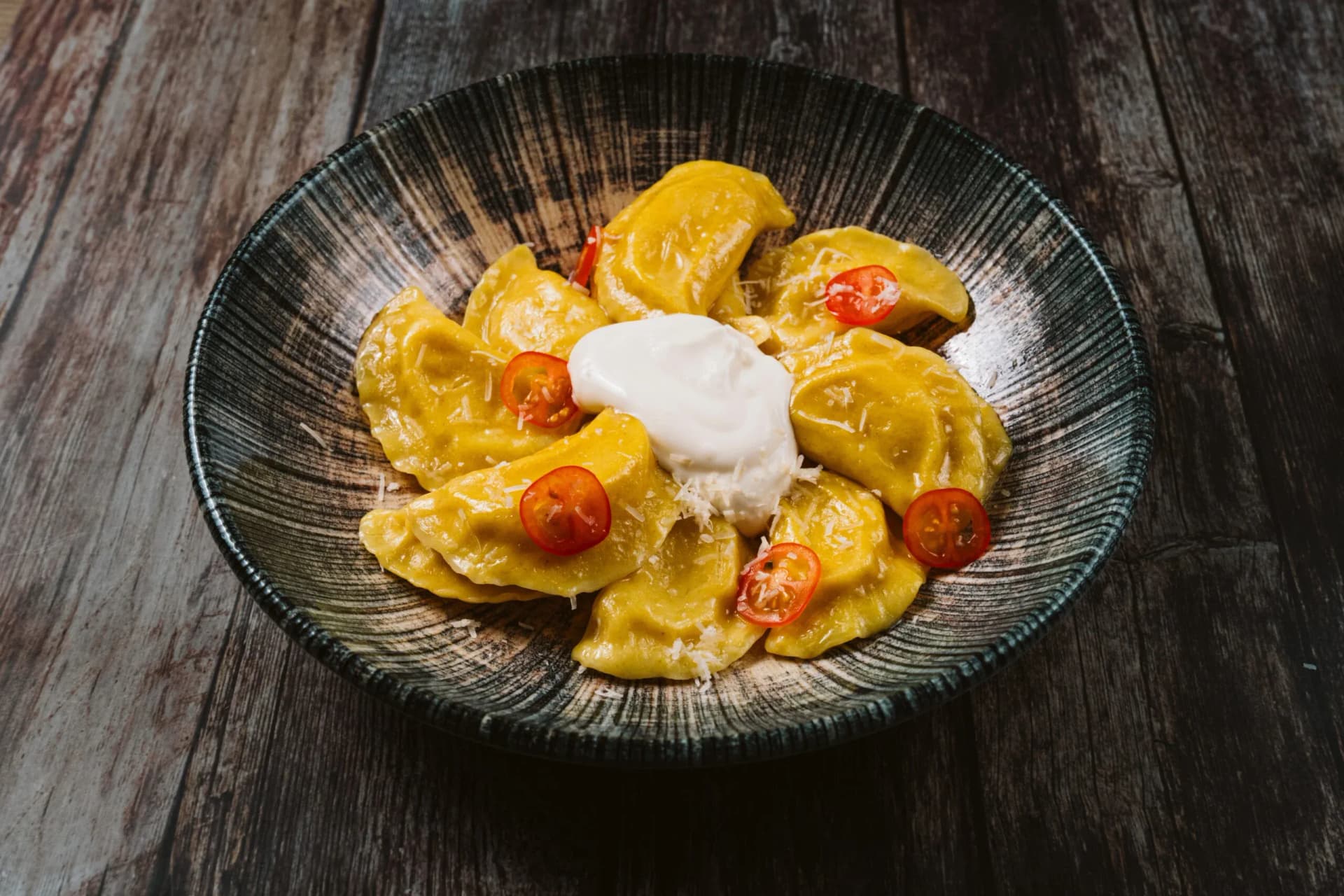 Pierogi z łososiem i szpinakiem 12 szt.